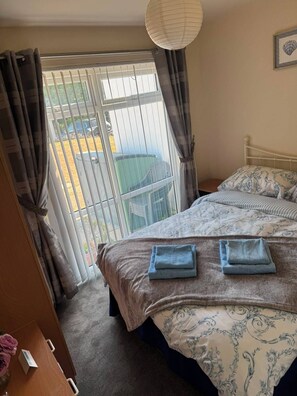 Room - Coastal bungalow retreat on the Jurassic Coast at Portland, Dorset. (Portland)