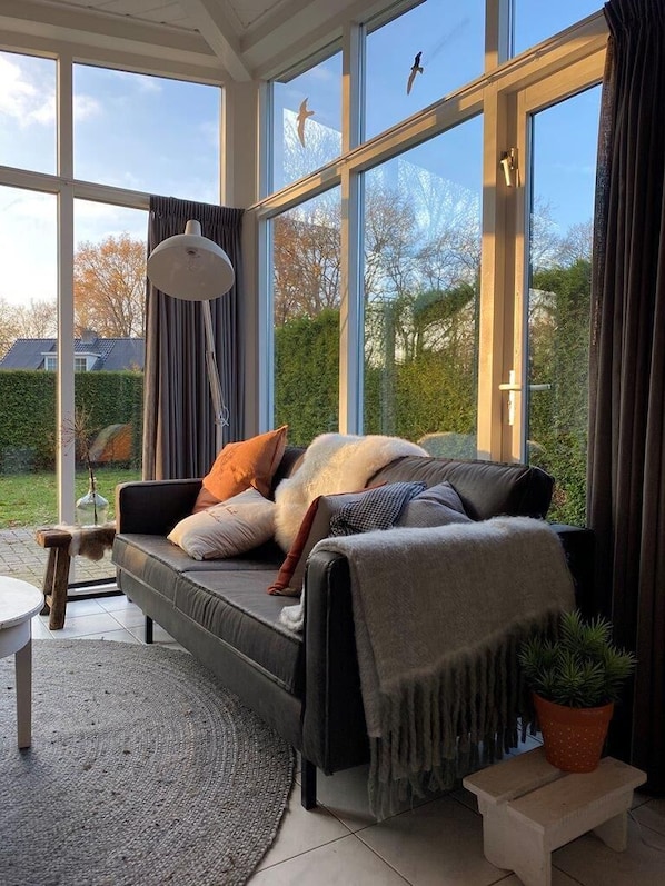 Smart TV - Rood Koper: forest, Veluwe, trendy & luxurious vacation home with a large garden and plenty of privacy. (Putten)