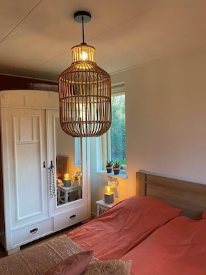 2 bedrooms, iron/ironing board, free WiFi, bed sheets - Rood Koper: forest, Veluwe, trendy & luxurious vacation home with a large garden and plenty of privacy. (Putten)
