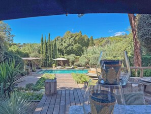 Outdoor dining - Recently renovated villa with a fantastic garden not far from the beaches of Gigaro (La Croix-Valmer)