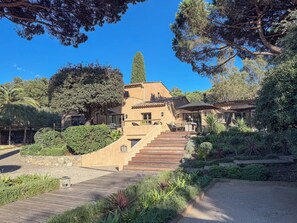 Exterior - Recently renovated villa with a fantastic garden not far from the beaches of Gigaro (La Croix-Valmer)
