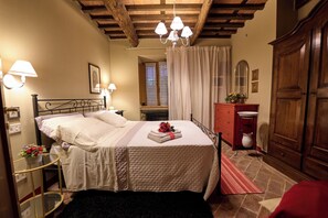 Iron/ironing board, free WiFi, bed sheets, wheelchair access - HOME SWEET HOME, a cozy home just 3 km from the historic walls of Lucca! (Lucca)