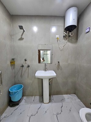 Bathroom - The Snowdrop Chakrata (Birmau)