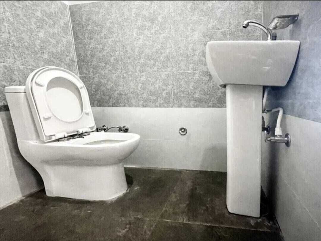 Standard Room | Bathroom | Shower, free toiletries, soap