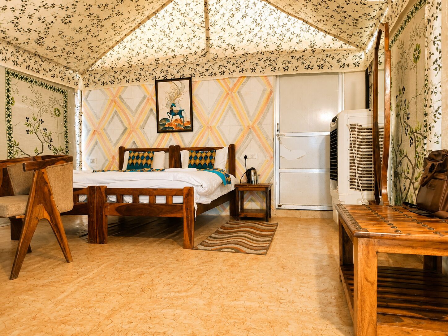Deluxe Tent | Free WiFi, bed sheets