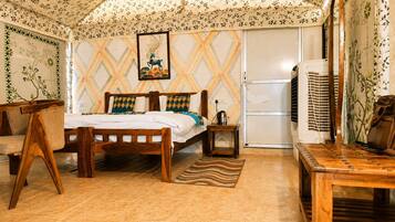 Deluxe Tent | Free WiFi, bed sheets