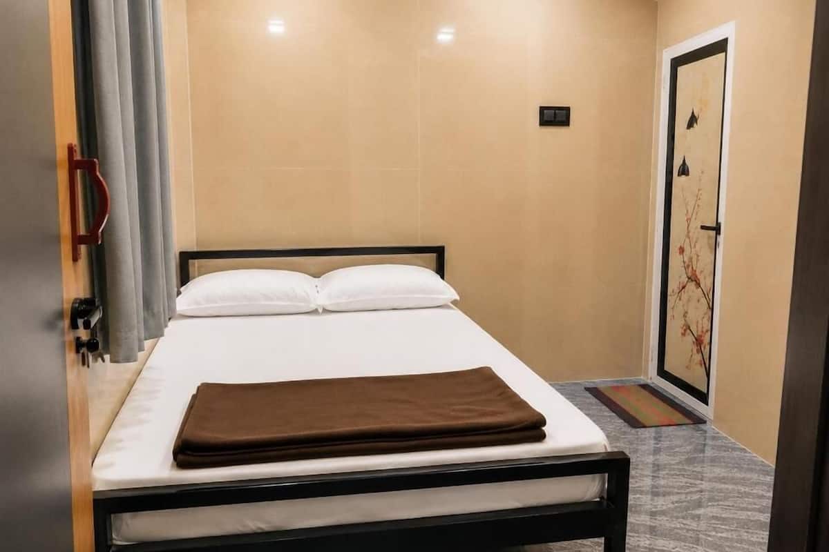 Double Room, 2 Double Beds | WiFi (free)