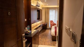 Deluxe Double Room | Minibar, desk, laptop workspace, soundproofing