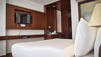 Desk, laptop workspace, free WiFi