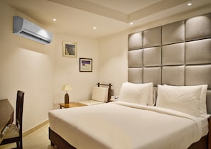 Deluxe Double Room, City View | Desk, laptop workspace, free WiFi - The Chapter Hotel Opp Fortis Vasant Kunj (New Delhi)