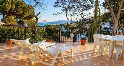 House in Pedregalejo with a spectacular terrace overlooking the sea and the mountains