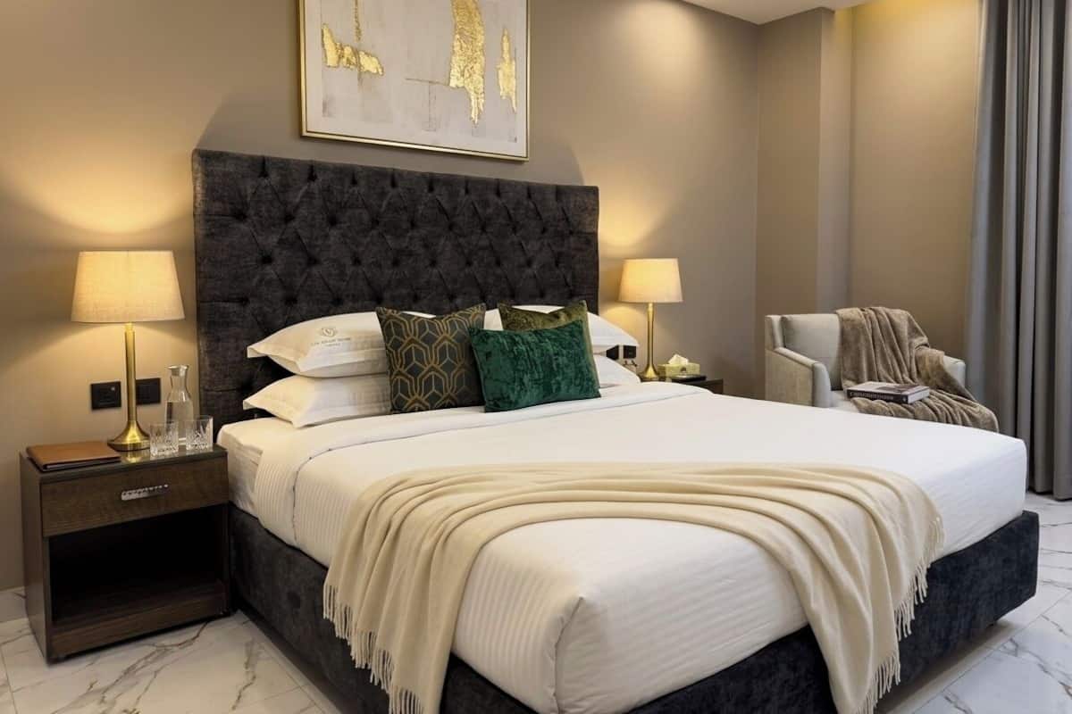 Suite ejecutiva, vista a la ciudad | Sábanas italianas Frette y ropa de cama de alta calidad