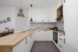 Kühlschrank, Ofen, Herdplatte, Geschirrspüler