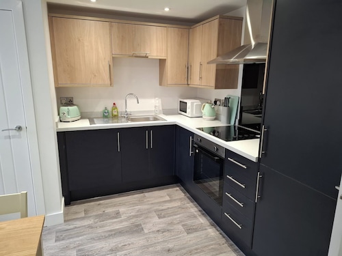 Sleeps2-centrallocation-familyfriendly-newrefurb