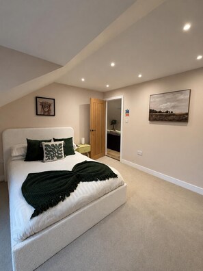 1 bedroom, iron/ironing board, free WiFi, bed sheets - Apartment Sleeps 2 With Sea Views (Oban)