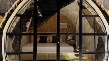 Deluxe Cabin, Garden View | Blackout curtains, soundproofing, free WiFi