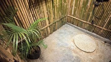 Deluxe Cabin, Garden View | Bathroom