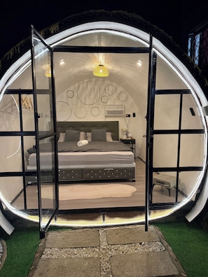 Cabaña Deluxe, vista al jardín | Cortinas blackout, insonorización y wifi gratis