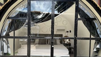 Deluxe Cabin, Garden View | Blackout curtains, soundproofing, free WiFi
