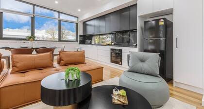 Stylish Williamstown 3BR | Beach, CBD & Museum