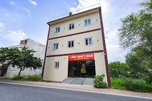 Unclassified image, 5 of 30, button - Fabhotel Shiv Shakti Dham (Vrindavan)