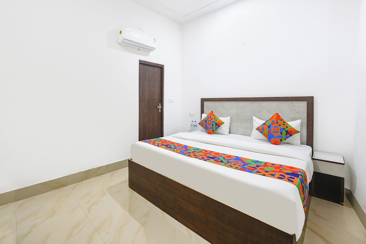 Family Room | Egyptian cotton sheets, premium bedding, in-room safe, desk