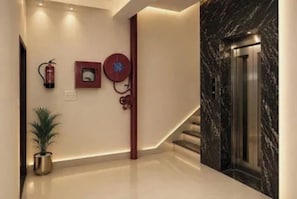 Egyptian cotton sheets, premium bedding, in-room safe, desk - Fabhotel Shiv Shakti Dham (Vrindavan)