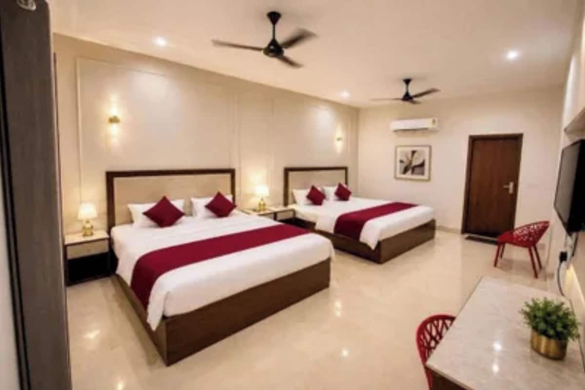 Family Room | Egyptian cotton sheets, premium bedding, in-room safe, desk