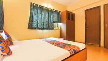 Egyptian cotton sheets, premium bedding, in-room safe, desk