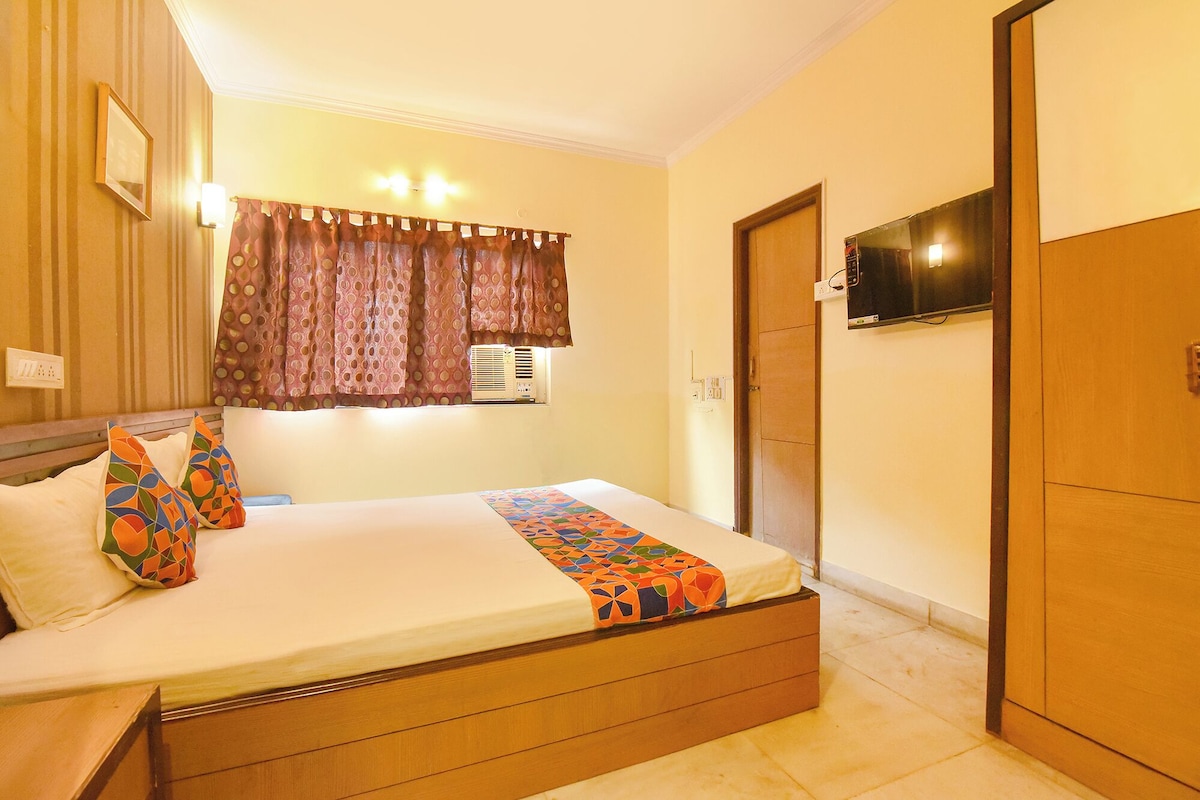 Deluxe Room | Egyptian cotton sheets, premium bedding, in-room safe, desk