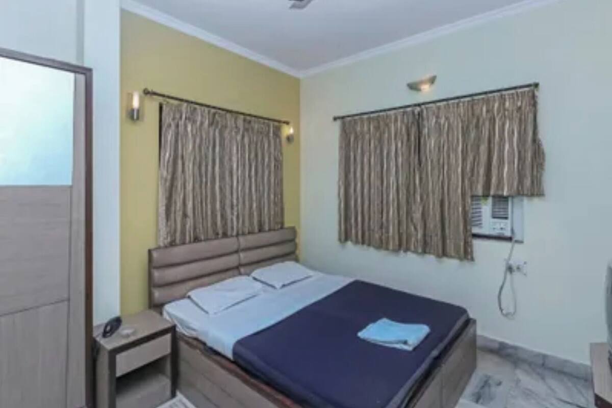 Deluxe Room | Egyptian cotton sheets, premium bedding, in-room safe, desk