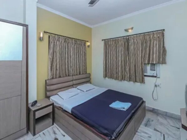 Deluxe Room | Egyptian cotton sheets, premium bedding, in-room safe, desk
