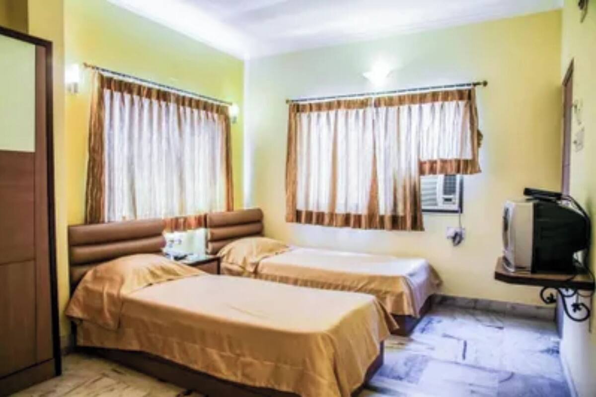Premium Room | Egyptian cotton sheets, premium bedding, in-room safe, desk