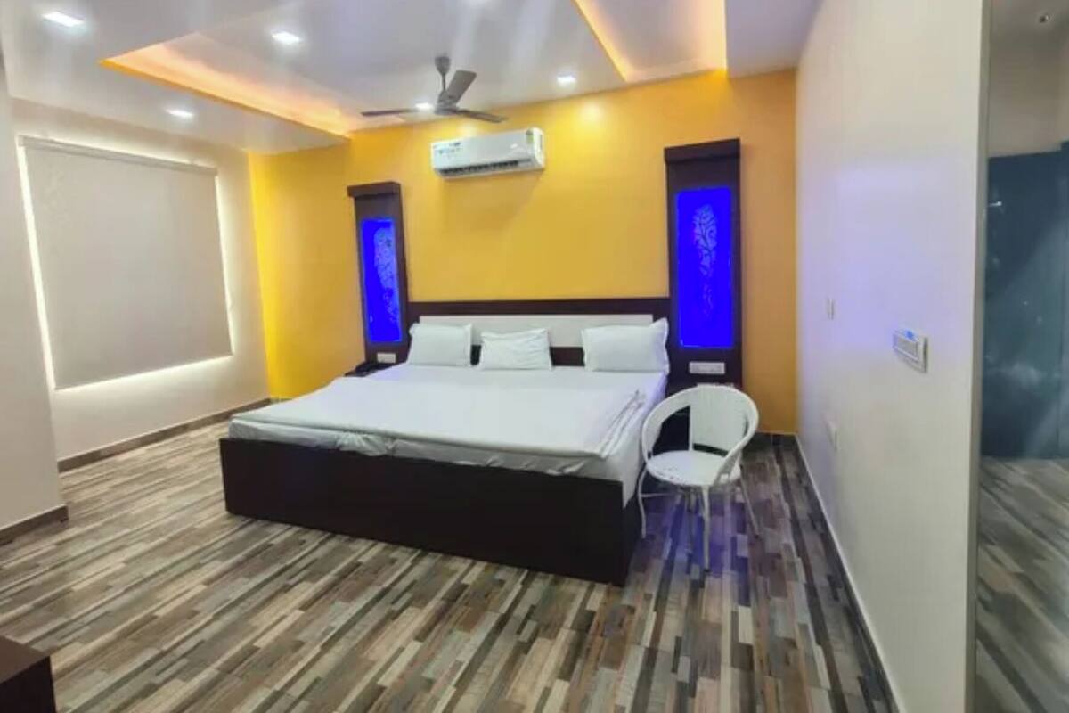 Suite | Egyptian cotton sheets, premium bedding, in-room safe, desk