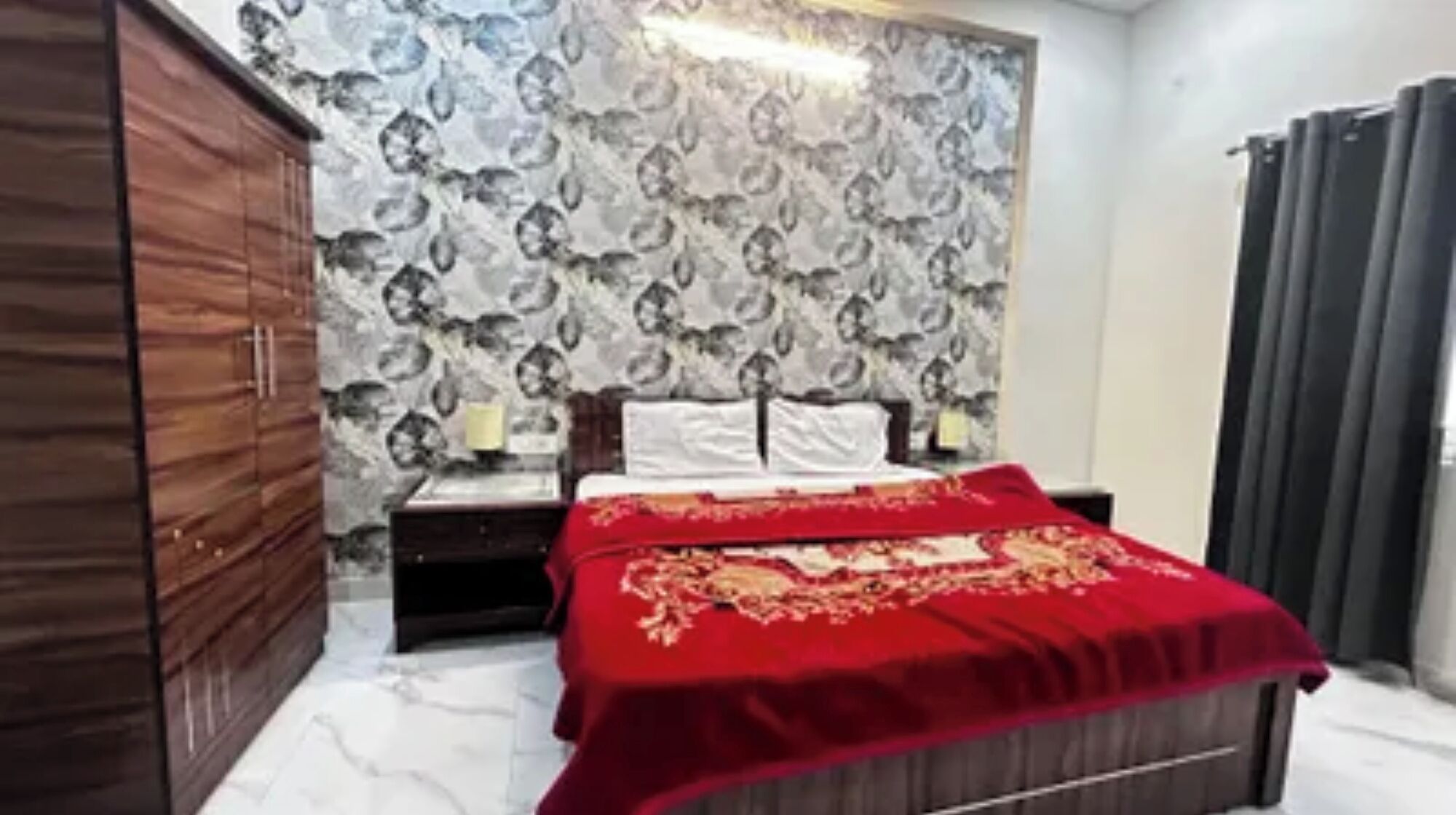 Egyptian cotton sheets, premium bedding, in-room safe, desk