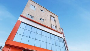 Front of property - Fabhotel Anand Palace (Jaipur)
