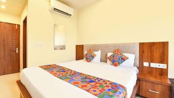 Egyptian cotton sheets, premium bedding, in-room safe, desk