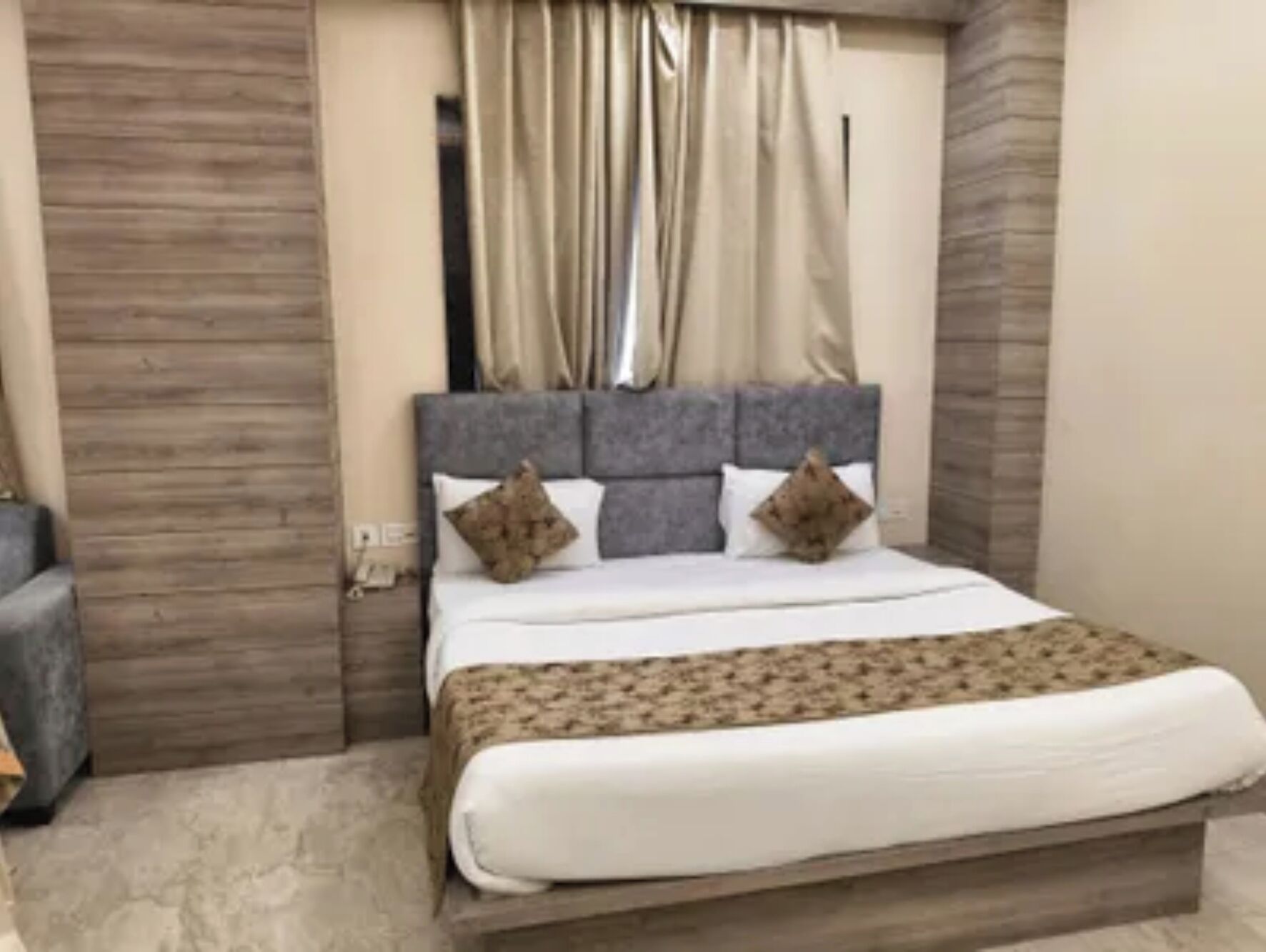 Deluxe Room | Egyptian cotton sheets, premium bedding, in-room safe, desk