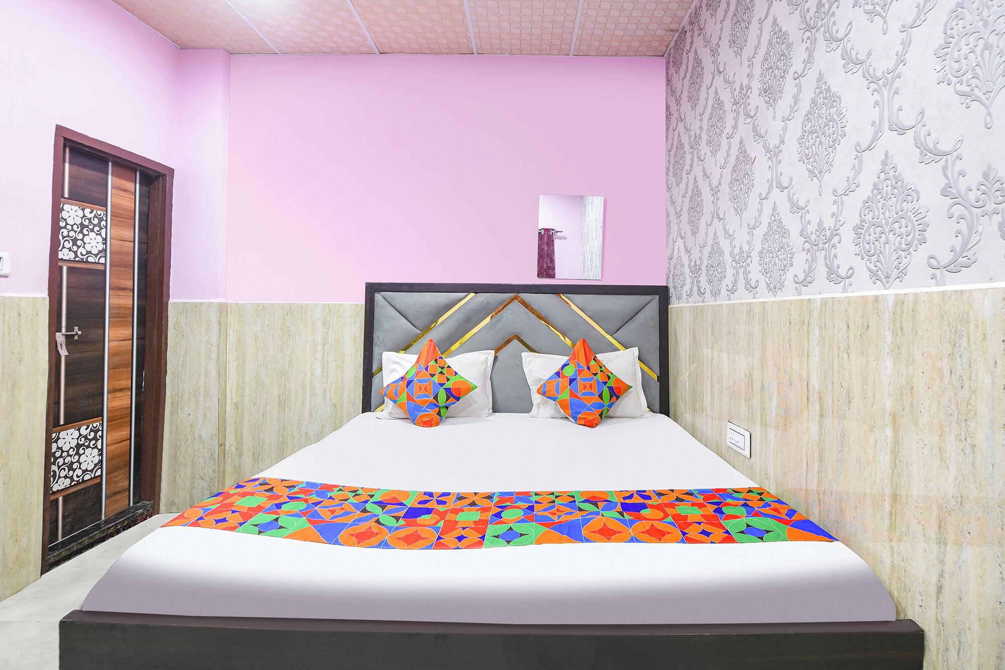 Deluxe Room | Egyptian cotton sheets, premium bedding, in-room safe, desk