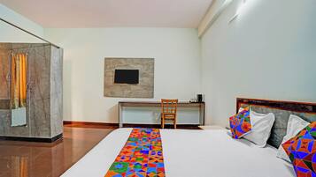 Deluxe Room | Egyptian cotton sheets, premium bedding, in-room safe, desk