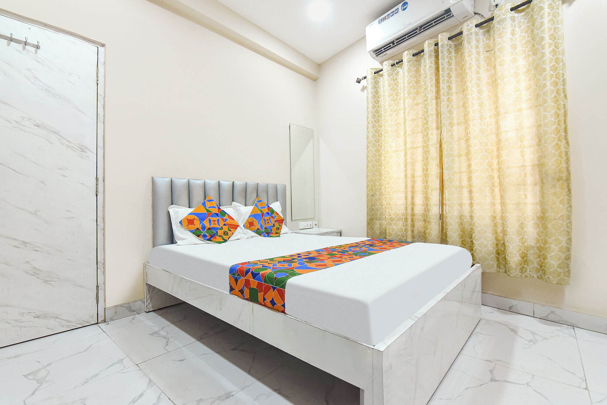 Deluxe Room | Egyptian cotton sheets, premium bedding, in-room safe, desk
