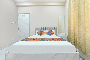 Deluxe Room | Egyptian cotton sheets, premium bedding, in-room safe, desk - Fabhotel Bk International (Kolkata)
