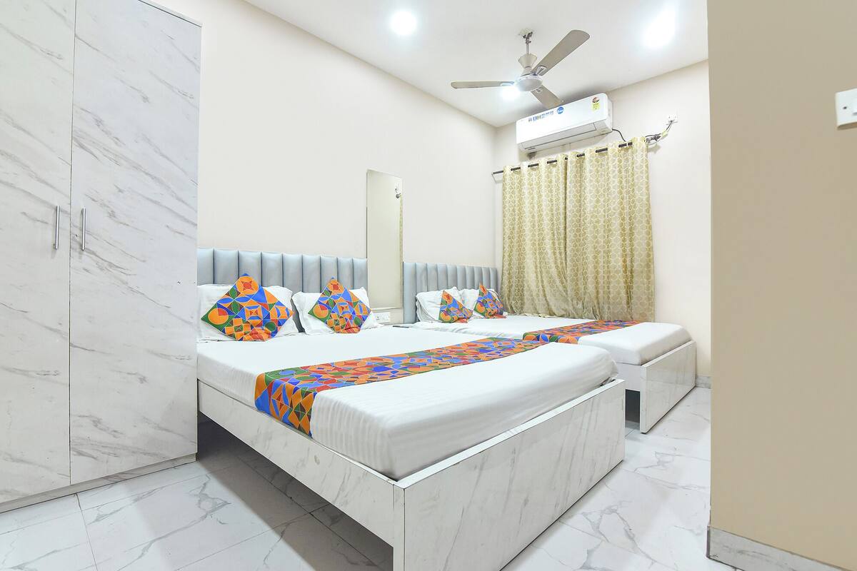 Premium Room | Egyptian cotton sheets, premium bedding, in-room safe, desk