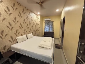 Habitación Premium | Sábanas de algodón egipcio, ropa de cama de alta calidad, caja fuerte
