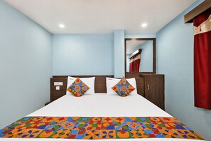 Egyptian cotton sheets, premium bedding, in-room safe, desk