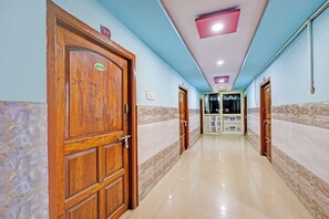 Lobby - Fabhotel B Square Valley (Visakhapatnam)
