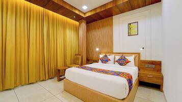 Deluxe Room | Egyptian cotton sheets, premium bedding, in-room safe, desk