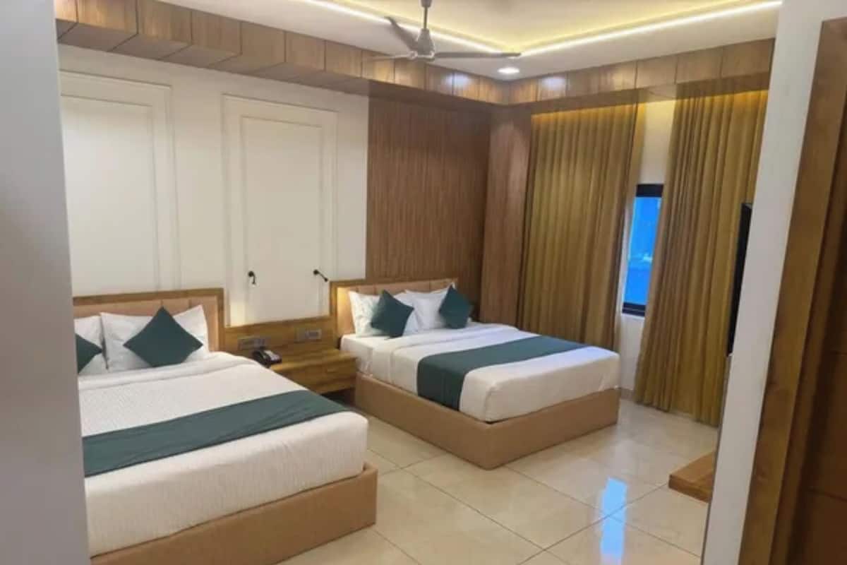 Family Room | Egyptian cotton sheets, premium bedding, in-room safe, desk