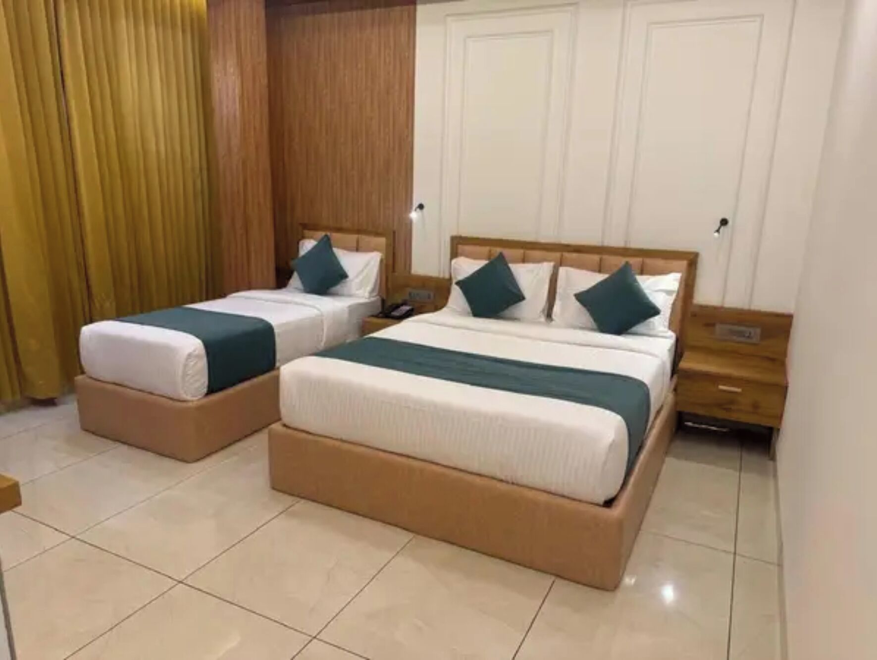 Egyptian cotton sheets, premium bedding, in-room safe, desk