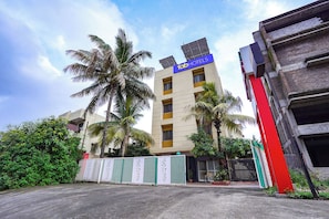 Front of property - Fabhotel Royal Rest Rooms (Pune)